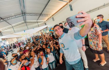 Prefeito JHC lança Escola Digital e democratiza acesso de alunos à tecnologia