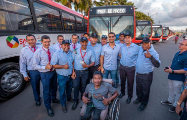 Prefeitura de Maceió entrega mais 32 ônibus 'geladões' e qualifica transporte coletivo em Maceió