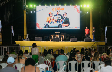 Show de humor marca comemoração do Dia do Servidor Público