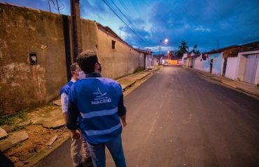 Prefeitura de Maceió entrega obras de pavimentação no Conjunto Frei Damião