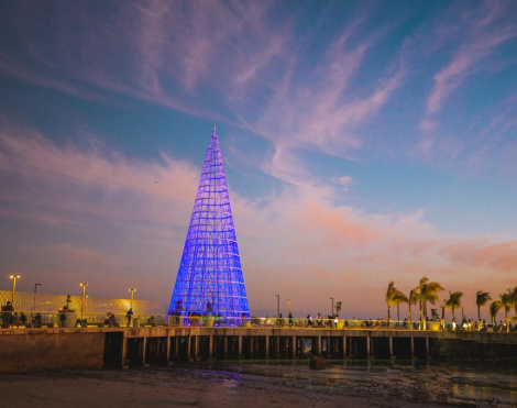 Prefeitura comprova segurança da estrutura e retoma montagem da árvore de Natal gigante