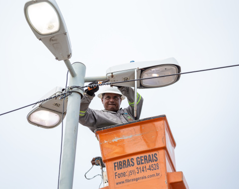 Equipes da Ilumina são reforçadas para manutenção da rede elétrica por conta das fortes chuvas