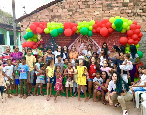 Prefeitura de Maceió promove recreação e entrega presentes na Grota Recanto Nabal