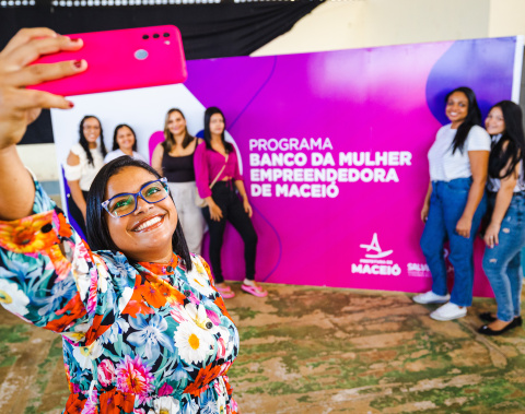 Políticas públicas pioneiras para mulheres marcam a gestão JHC