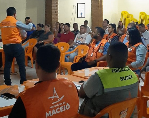 Defesa Civil de Maceió participa de conversa com líderes comunitários do Fernão Velho