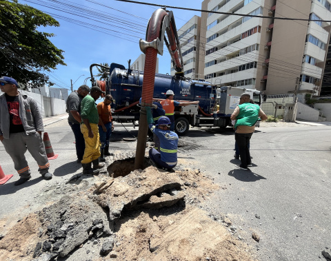 Prefeitura autua BRK Ambiental por ligação clandestina de esgoto na Ponta Verde