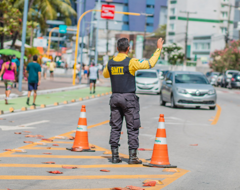 Trânsito na Ponta Verde é alterado para desfiles das escolas de samba