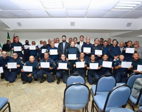 Guardas Municipais com mais de 25 anos de serviço concluem curso de formação