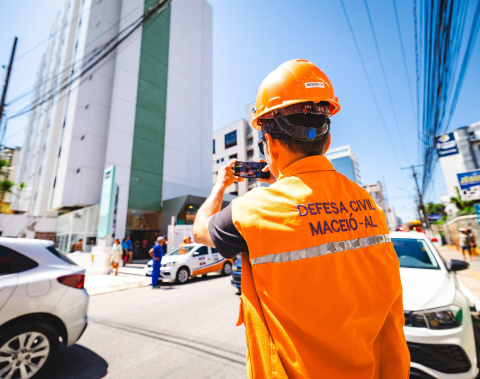 Prefeitura de Maceió garante apoio às vítimas de incêndio em hotel na Pajuçara