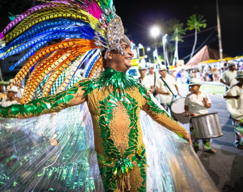 Primeira noite do desfile das escolas de samba encanta público na Ponta Verde