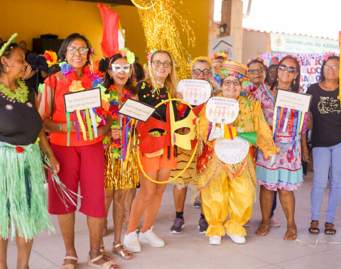 Idosas do Cras Área Lagunar celebram Carnaval com muita alegria e diversão