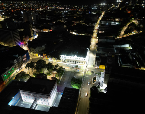 Ruas do Centro de Maceió têm iluminação pública modernizada com tecnologia LED