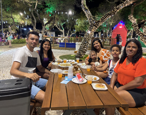 Família vem de São Miguel dos Milagres comemorar aniversário do filho no Parque Centenário