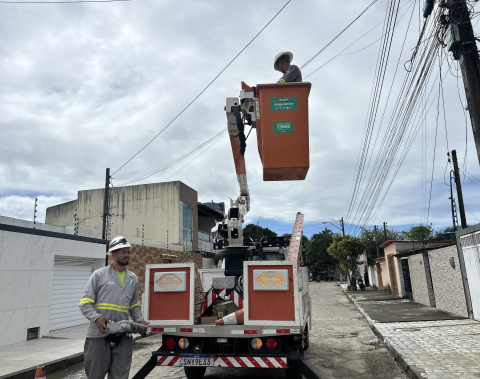 Moradores do Eustáquio Gomes comemoram chegada da iluminação 100% LED