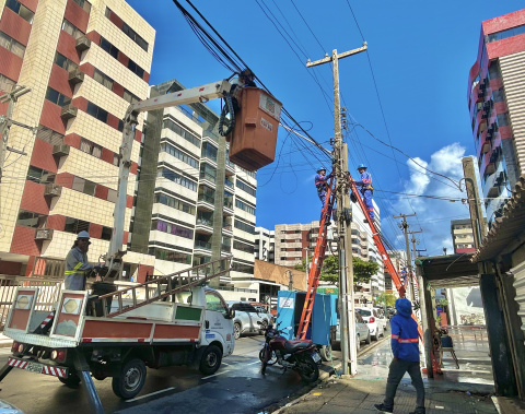 Procon Maceió integra operação da Ilumina para tirar fios em desuso dos postes