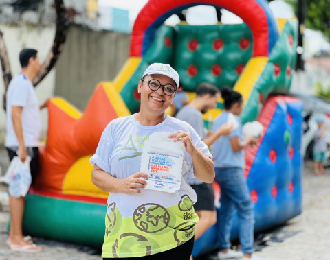 Alurb na Comunidade atende moradores do Salvador Lyra com ações sustentáveis