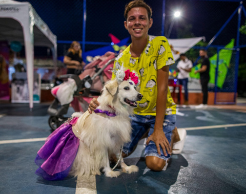 BloCão: tutores levam pets para a folia nas prévias carnavalescas