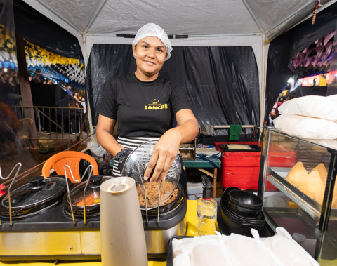 Ambulantes celebram renda garantida com festivais de Coco e Quadrilhas em Jaraguá