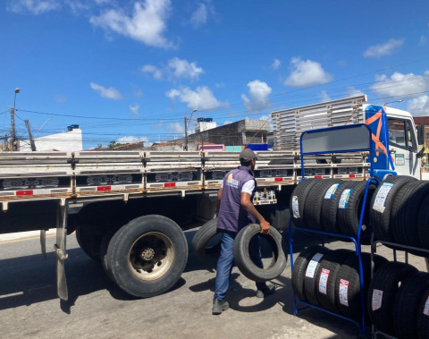 Vigilância Sanitária realiza ação de recolhimento de pneus em diversos bairros da capital