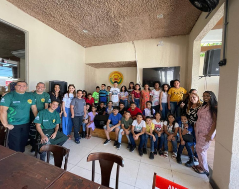 Estudantes da rede municipal de ensino conhecem restaurantes da capital