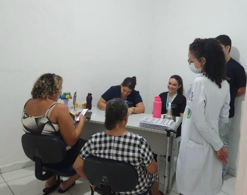 Moradores do Jacintinho participam de atendimentos em saúde comunitária