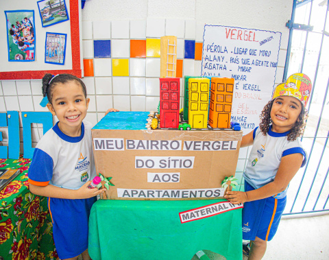 Alunos de creche municipal no Vergel do Lago apresentam à comunidade trabalhos desenvolvidos a partir de visitas no bairro