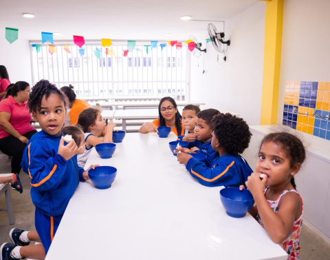 Investimento na compra de alimentos cresce mais de 100% e Maceió vira referência em merenda escolar