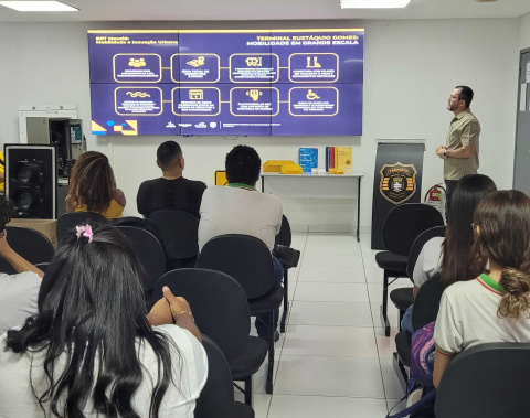 Alunos do curso de Estrada fazem visita técnica ao DMTT