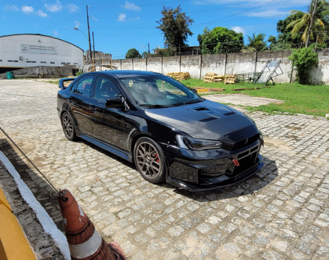 Veículo de luxo com alterações em suas características é recolhido durante operação