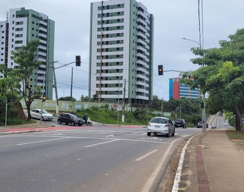 Novo semáforo na Av. Márcio Canuto começa a funcionar no domingo (13)