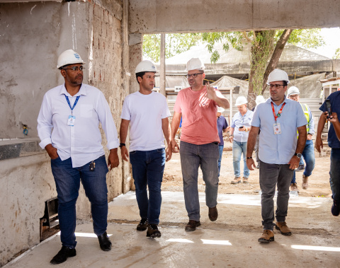 Vice-prefeito e titular da Seminfra visita obras do mercado público do Biu