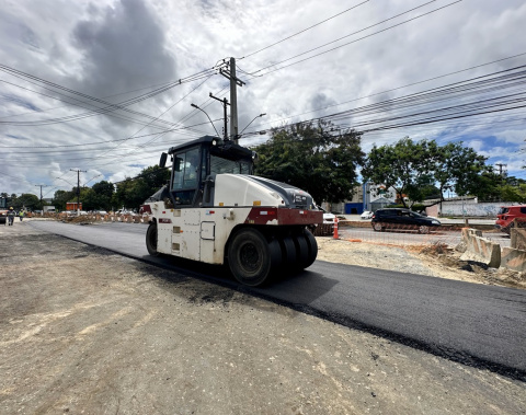 Trechos de ampliação das avenidas Durval de Góes Monteiro e Menino Marcelo recebem pavimentação