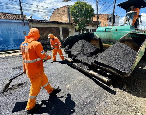 Prefeitura de Maceió implanta pavimentação na Rua Senhor do Bonfim, na Chã da Jaqueira