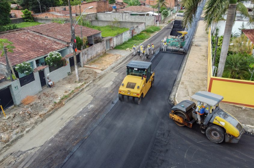 Outras ruas serão contempladas com obras de pavimentação no bairro. Foto: Júnior Bertoldo/Secom Maceió.