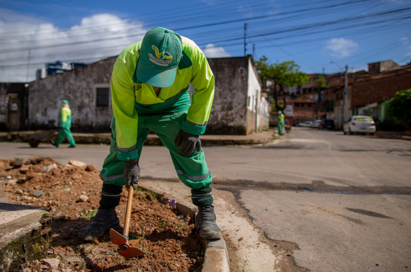 Ruas e espaços públicos receberam serviços de limpeza. Foto: Alisson Frazão/Secom Maceió