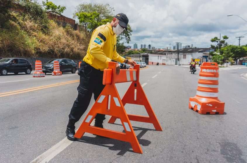 Condutores deverão realizar o desvio pela Rua Santos Pacheco. Foto: Ascom SMTT/Joyce Juliana