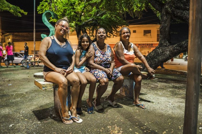 Moradoras da Ponta Grossa comemoraram serviços da Sima na comunidade. Foto: Matheus Alves / Ascom Sima