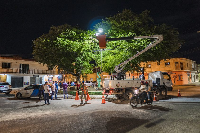 Equipes restabeleceram mais de 50 pontos luz em todo o bairro. Foto: Matheus Alves/Ascom Sima