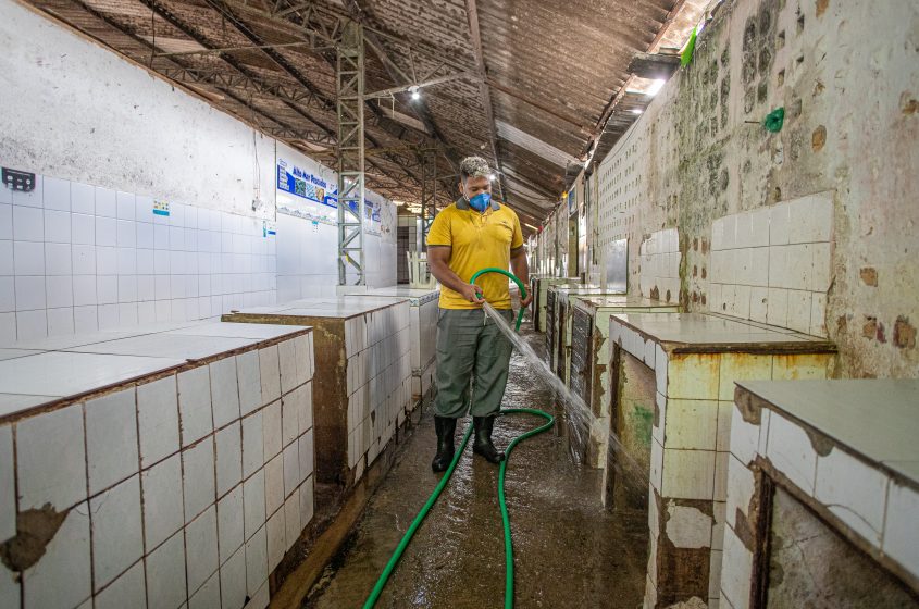 Mutirão de Limpeza investe na saúde de comerciantes e usuários. Foto: Célio Júnior/Secom Maceió