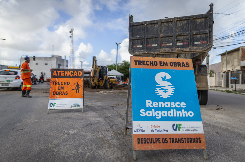 Região que segue em obras seguirá sinalizada. Foto: Alisson Frazão/Secom Maceió.