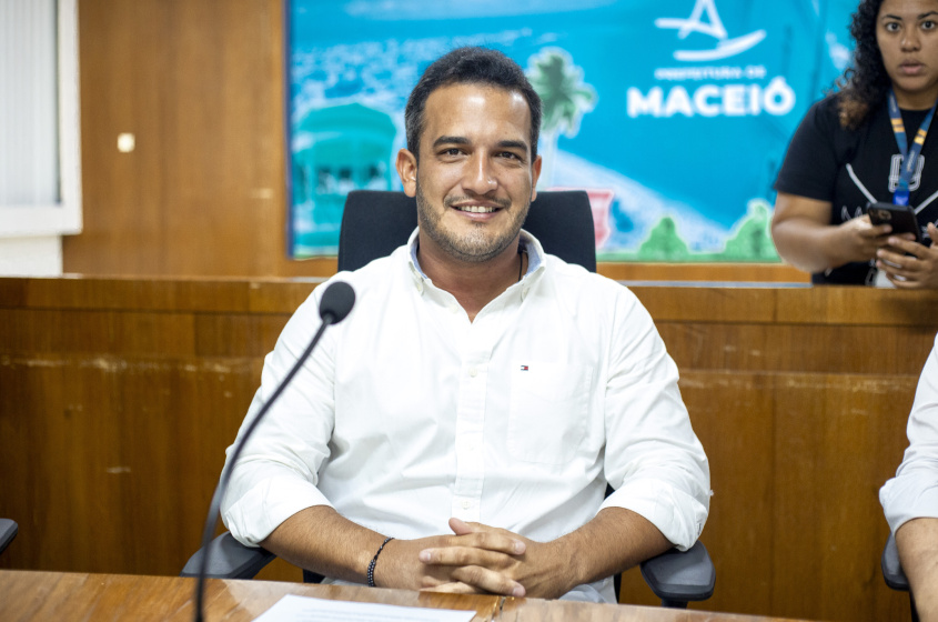 Thales Novaes, secretário municipal de Esporte apresentou projeto ao secretariado. Foto: Allan César / Secom Maceió
