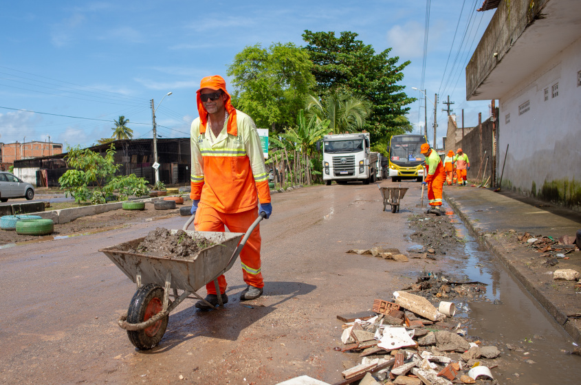 Limpeza evita acúmulo de lixo e a proliferação de doenças. Foto: Juliete Santos/Secom Maceió