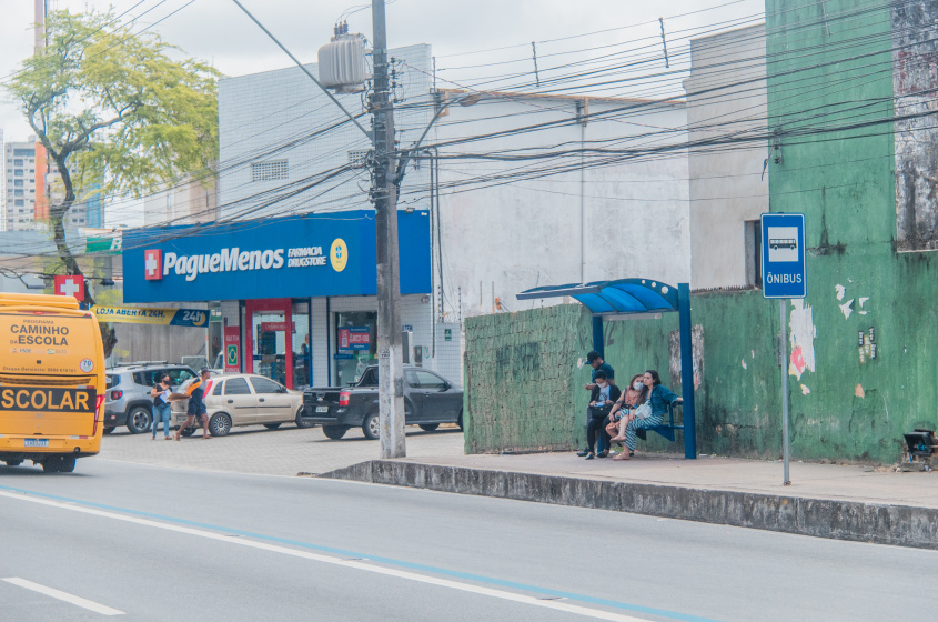 Parada de ônibus será realocada para a calçada da Defensoria Pública Estadual. Foto: Evinho Silva/Ascom SMTT