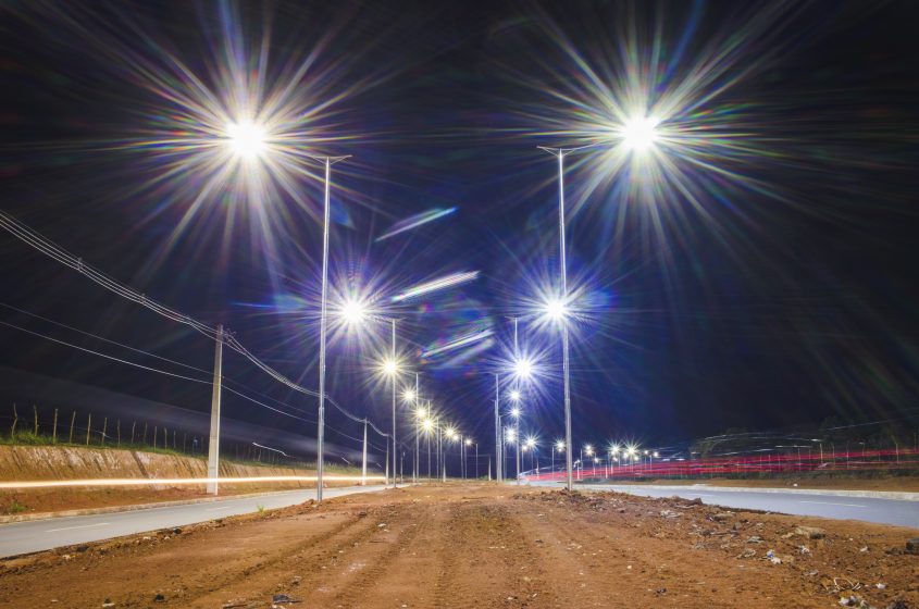 Cada uma das luminárias tem potencial para iluminar um raio de 18 metros. Foto: Matheus Alves/ Ascom Sima