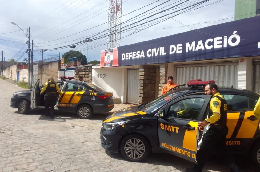 Itens foram entregues na sede da Defesa Civil do município. Foto: SMTT.