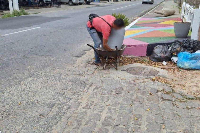 Cidadão é flagrado efetuando furto de vaso instalado em revitalização de antigo ponto de lixo. Foto: Ascom Alurb