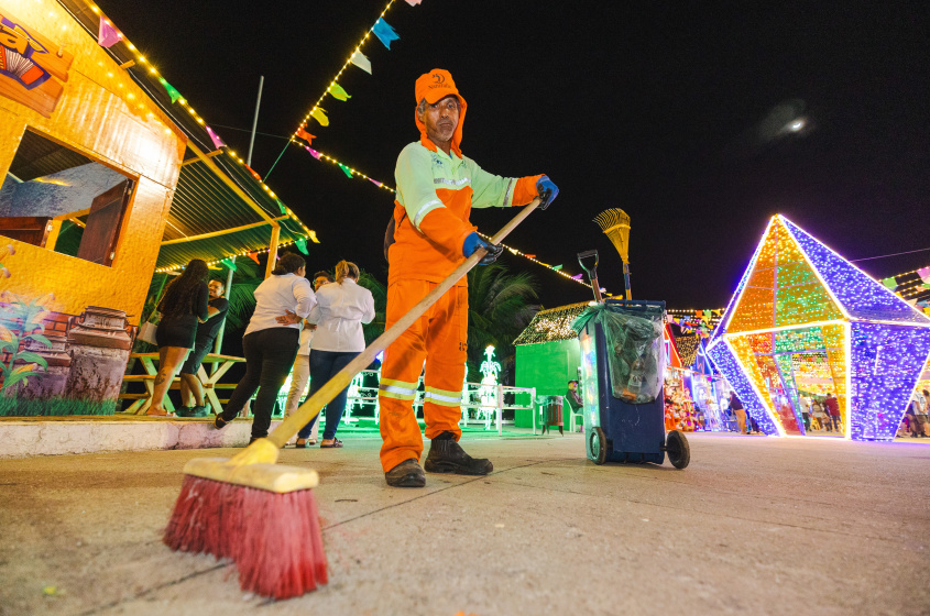 Serviço de limpeza é garantido em todos os locais de festejos juninos. Foto: Jonathan Lins/ Secom Maceió