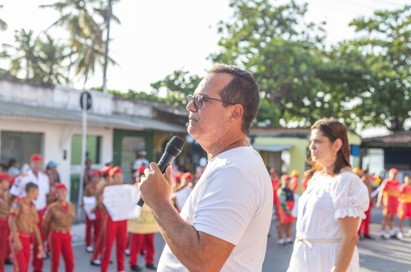 Fábio Weber, professor e coordenador da passeata, revelou que a iniciativa tem o objetivo de objetivo de combater a violência e o bullying. Foto: Afonso Lessa / Ascom Semed