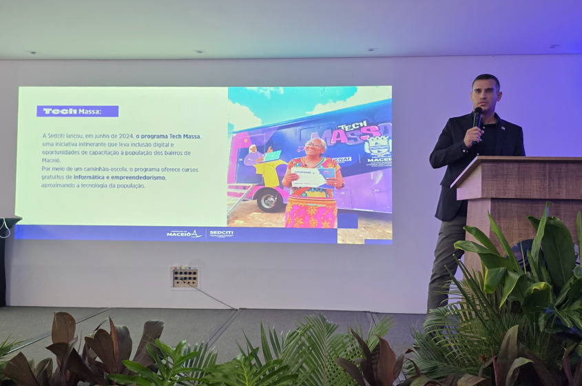 Em sua palestra, o secretário Sergio Cavalcante falou sobre os programas Tech Massa, Ciclo de Inovação Aberta e Sandbox MCZ. Foto: Beto Macário / SECOM.