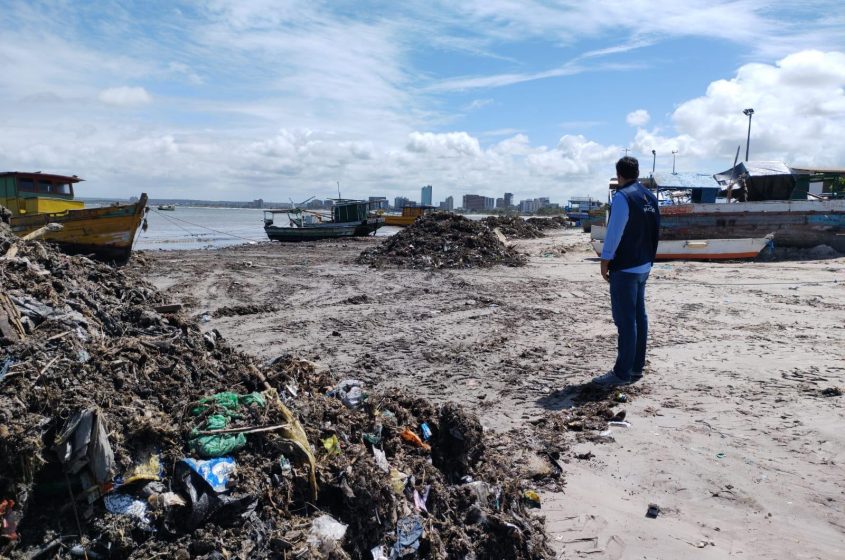 Em 2021, entre janeiro e março, a Superintendência retirou 897,4 toneladas de lixo da areia da praia. Foto: Itawi Albuquerque/Secom Maceió